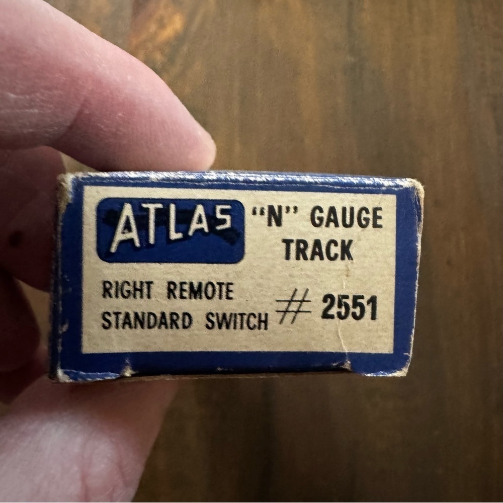 ATLAS N GAUGE TRACK 2551 Right REMOTE STANDARD SWITCH NOS Vintage Trains RARE! - Picture 6 of 7